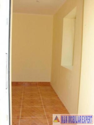 spatiu-birou-27-mp-cu-teren-de-200-mp-de-inchiriat-in-centru-campulung-muscel-arges-2