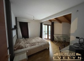 apartament-4-camere-la-mansarda-zona-mall