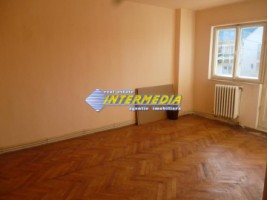 vanzare-apartament-4-camere-decomandat-etaj-1-2