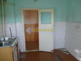 vanzare-apartament-4-camere-decomandat-etaj-1-8