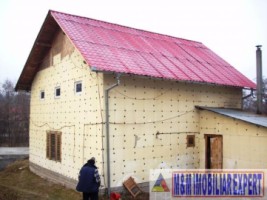 vila-cu-6-camere-si-teren-de-1800-mp-de-vanzare-in-bradulet-galesu-arges-ideala-pentru-locuinta-de-familie-sau-investitie-turistica