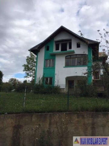 vila-6-camere-teren-2000-mp-de-vanzare-in-pucheni-dambovita-ideala-pentru-familie-4