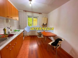 vanzare-apartament-2-camere-cu-bucatarie-mare-in-zona-cetate-closca-ocupabil-imediat