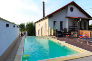 casa-individuala-cu-piscina-de-vanzare-ciugud-2