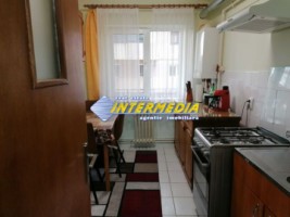 vanzare-apartament-4-camere-2-bai-pivnita-si-parcare-alba-iulia-cetate-closca-3