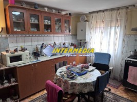 apartament-cu-3-camere-de-vanzare-etaj-1-zona-cetate-15