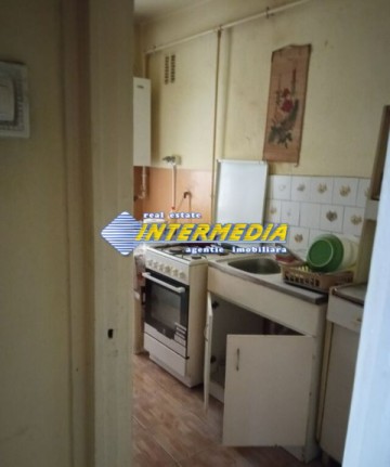 apartament-cu-3-camere-decomandat-de-vanzare-in-alba-iulia-zona-centru-etaj-intermediar-2