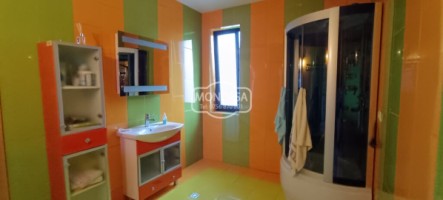 de-vanzare-vila-pe-zona-spalatoria-chelarasu-teren-704-mp