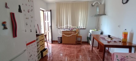 de-vanzare-vila-pe-zona-spalatoria-chelarasu-teren-704-mp-5