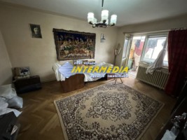 apartament-de-vanzare-3-camere-decomandat-in-cetate-bloc-foste-proprietati