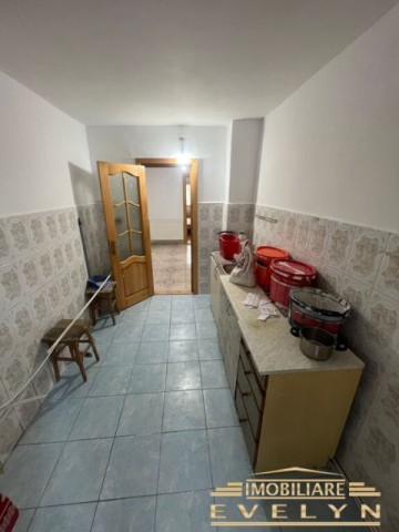 apartament-cu-3-camere-la-parter-situat-pe-strada-imparat-traian-intersectia-cu-dreptatii-pret-59000-neg-3