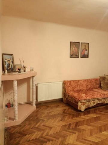 apartament-cu-trei-camere-piata-sfatului-1