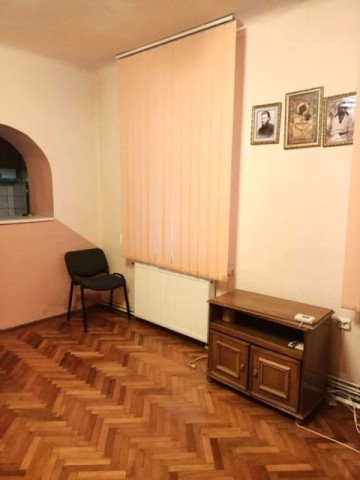 apartament-cu-trei-camere-piata-sfatului-8