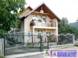 pensiune-9-camere-cu-teren-566-mp-de-vanzare-in-visoia-campulung-muscel-arges