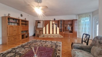 casa-tip-vila-de-vanzare-in-cetate-1