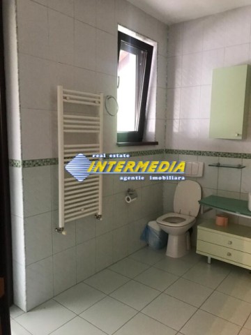 casa-dpe-de-inchiriat-in-alba-iulia-zona-cetate-350-mp-si-teren-600-mp-41