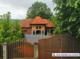 casa-cu-5-camere-si-teren-de-1482-mp-de-vanzare-in-cetateni-arges