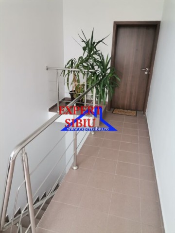 inchiriez-apartament-4-camere-spatiosrecent-renovat-zona-turnisor-13