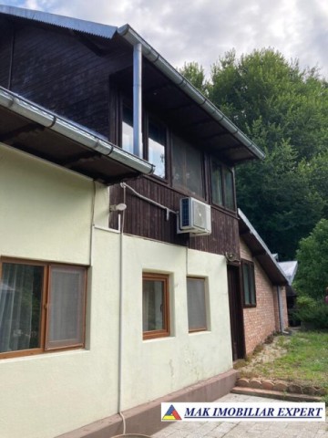vila-de-vanzare-arges-vila-5-camere-cu-piscina-si-teren-de-1020-mp-in-balilesti