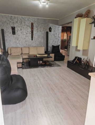 de-vanzare-apartament-cu-4-camere-decomandat-etaj-2