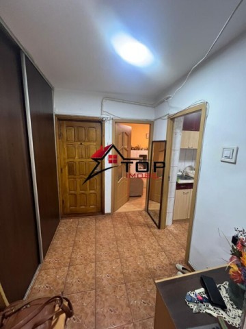 apartament-cu-3-camere-decomandat-etajul-2-pacurari-8