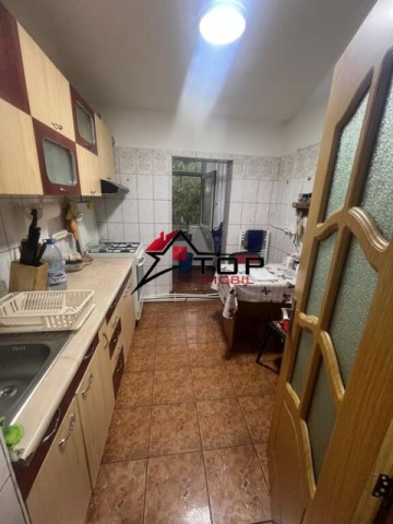 apartament-cu-3-camere-decomandat-etajul-2-pacurari-9