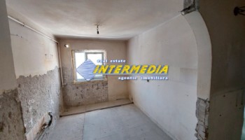 apartament-2-camere-decomandat-etaj-intermediar-zona-cetate-1