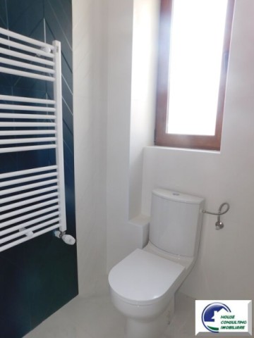 apartament-deosebit-cu-trei-camere-cu-terasa-situat-in-busteni-1