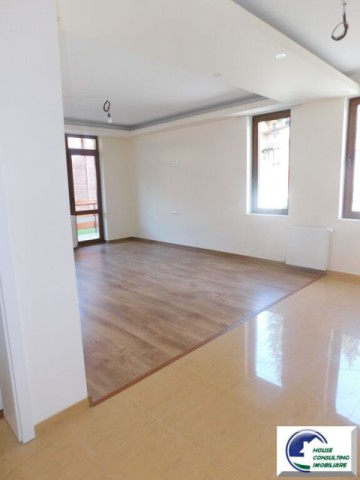 apartament-deosebit-cu-trei-camere-cu-terasa-situat-in-busteni-4