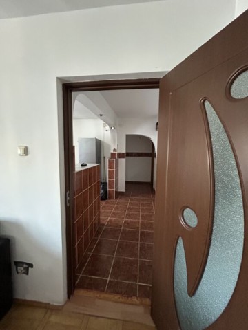 de-inchiriat-apartament-2-camere-zona-capat-1-pret-250-3