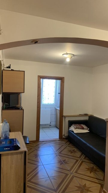 de-inchiriat-apartament-cu-2-camere-zona-bazar-pret-300-3