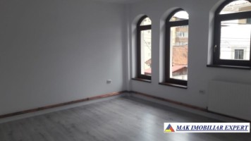 spatiu-comercial-300-mp-de-vanzare-in-centru-campulung-muscel-arges-ideal-pentru-afaceri-1