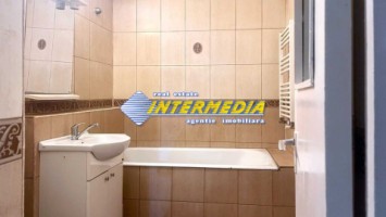 apartament-3-camere-decomandat-de-vanzare-in-cetate-etaj-3-4