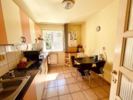 de-vanzare-apartament-cu-3-camere-etaj-2-zona-bulevard-1