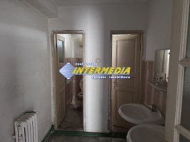 spatiu-comercial-de-inchiriat-250-patrati-in-centru-9