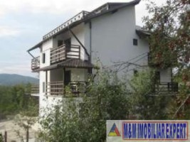 vila-cu-10-camere-si-teren-de-1200-mp-de-vanzare-in-breaza-prahova-ideala-pentru-locuinta-de-familie-sau-pensiune