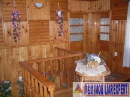 vila-cu-5-camere-si-teren-de-1250-mp-de-vanzare-in-cetateni-arges-ideala-pentru-locuinta-de-familie-2