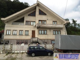 vila-cu-10-camere-si-teren-de-270-mp-de-vanzare-in-cetateni-arges-ideala-pentru-familie-sau-investitie