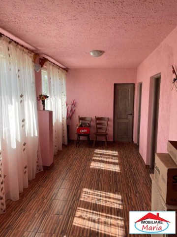 casa-cu-etaj-in-crucisor-cu-spatiu-comercial-id-22938-1
