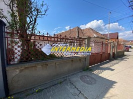 casa-cu-4-camere-de-vanzare-in-alba-iulia-zona-centru-cu-toate-utilitatile-18