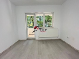 apartament-3-camere-semidecomandat-podu-ros-sens-giratoriu