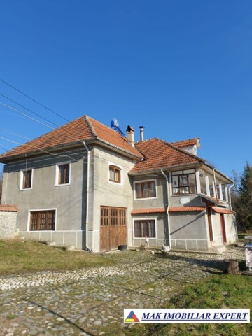 casa-stil-cu-6-camere-si-teren-de-3000-mp-de-vanzare-poienarii-de-muscel-arges-11