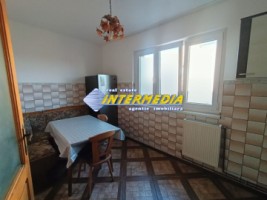 vanzare-apartament-4-camere-modificat-in-3-alba-iulia-cetate-bulevard-cu-bucatarie-mare-mobilat-si-utilat-complet-19