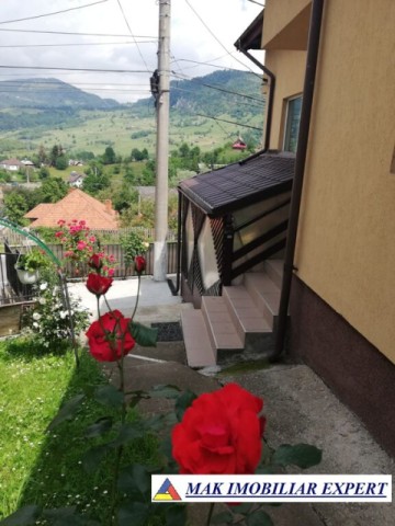 vila-cu-6-camere-si-teren-de-305-mp-de-vanzare-rucar-arges-15