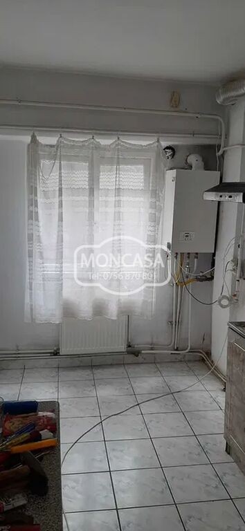 apartament-3-camere-zona-liceului-m-eminescu-cu-centrala-proprie