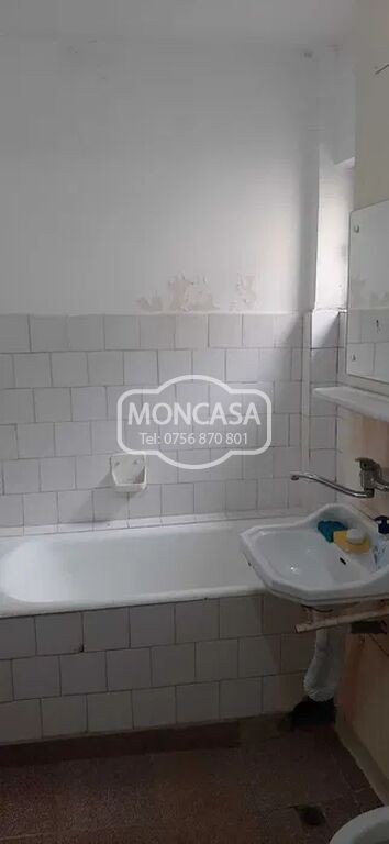 apartament-3-camere-zona-liceului-m-eminescu-cu-centrala-proprie-3