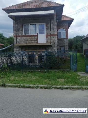 vila-4-camere-cu-teren-800-mp-de-vanzare-pe-calea-pietroasa-campulung-muscel-arges