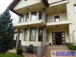 vila-cu-8-camere-si-teren-de-511-mp-de-vanzare-in-centru-campulung-muscel-arges-ideala-pentru-locuinta-de-familie-sau-pensiune