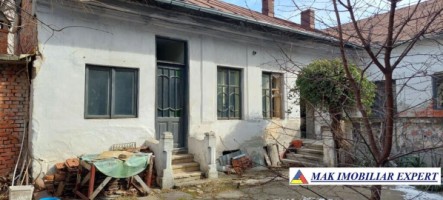 vila-6-camere-cu-teren-250-mp-de-vanzare-in-centru-campulung-muscel-arges-ideala-pentru-locuinta-confortabila-sau-birouri-2