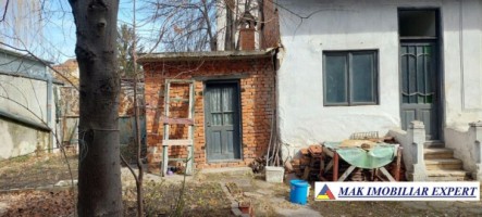 vila-6-camere-cu-teren-250-mp-de-vanzare-in-centru-campulung-muscel-arges-ideala-pentru-locuinta-confortabila-sau-birouri-6